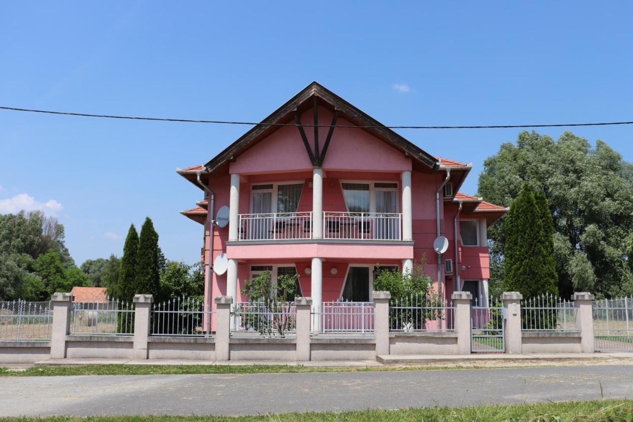 Liget Apartmanhaz เคฮีดาคุชทานี ภายนอก รูปภาพ