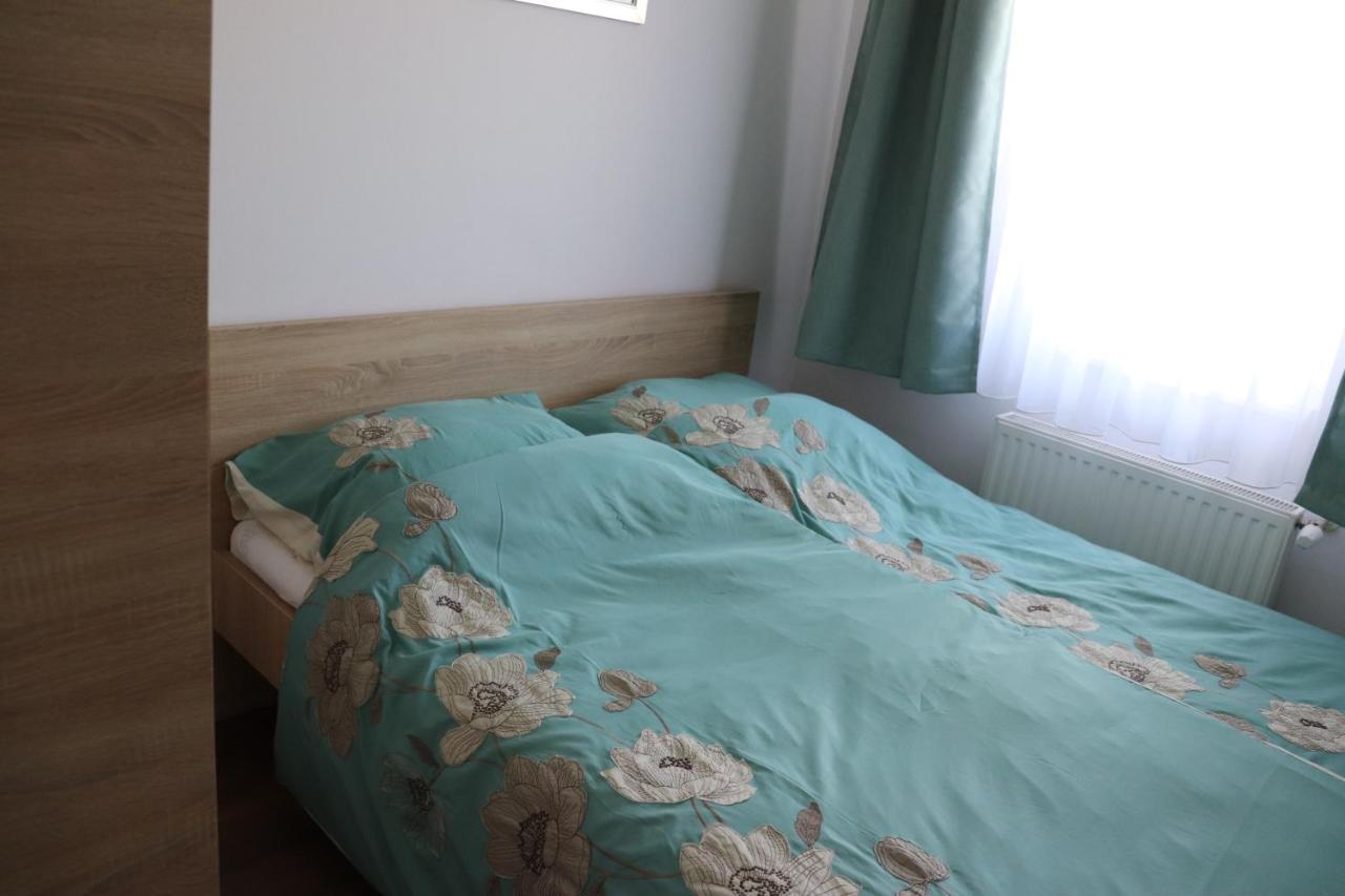 Liget Apartmanhaz เคฮีดาคุชทานี ภายนอก รูปภาพ